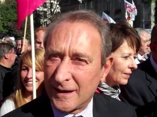Bertrand Delanoë manifeste contre les retraites