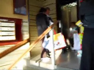 Toilette dans un ascenseur ( Mafia-du-rire.e-monsite.com)