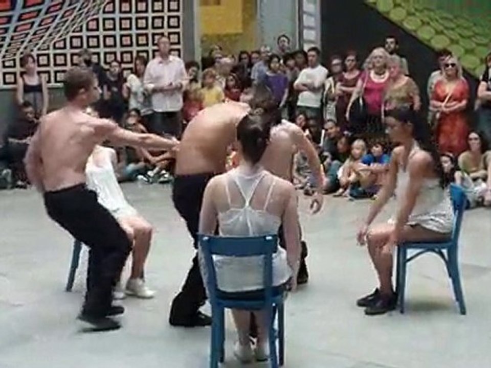 Le Ballet Preljocaj à la Fondation Vasarely : les chaises