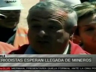 Ministro Golborne: Esperamos concluir este día con un minero en la superficie