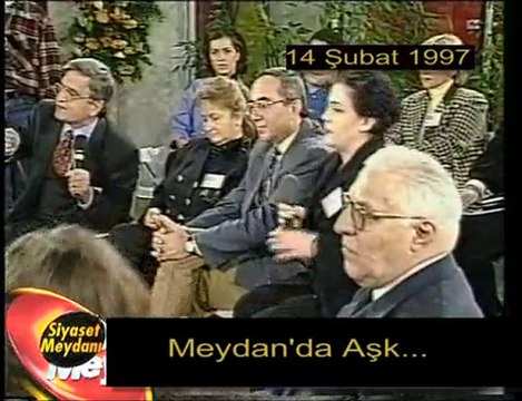 Aşk - Siyaset Meydanı