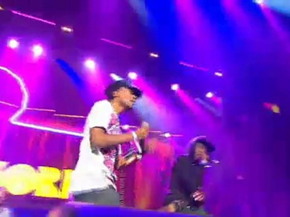 Soprano - Halla Halla (Live @RockCorps Paris 2010)