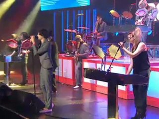 Mark Ronson feat Boy George - Somebody to Love Me (Live)