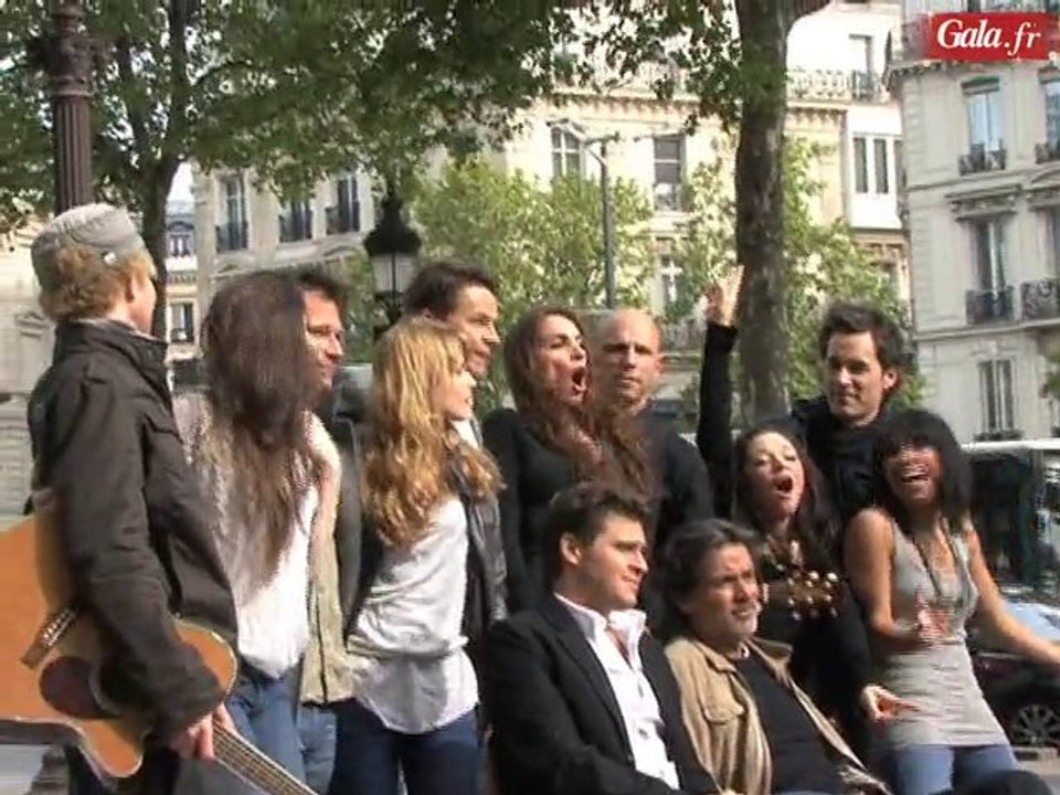 Le musical Joe Dassin en séance photo sur les Champs-Elysées
