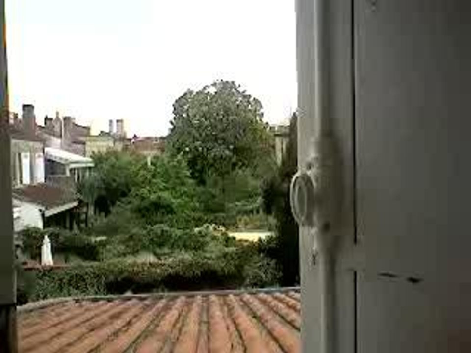 Au travers d'un volet
