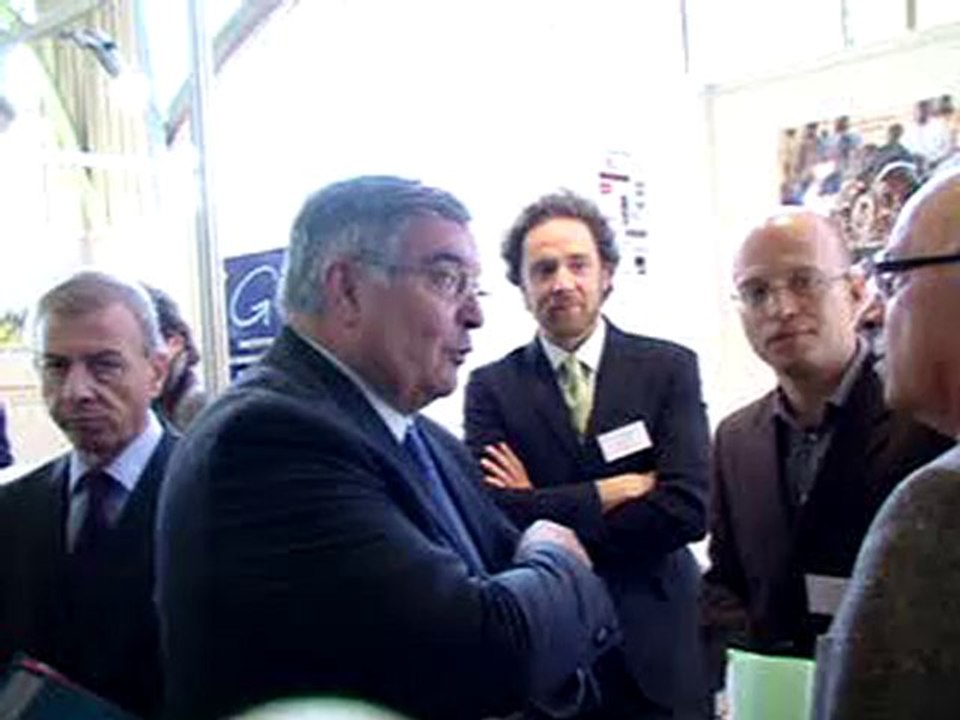 Le ministre Michel Mercier visite Un Forage Pour Kwen !