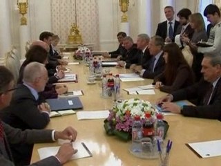 Hague urges dialogue and diplomacy with Russia