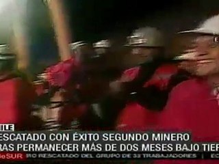 Eufórico salió Mario Sepúlveda, el segundo minero rescatado en Chile