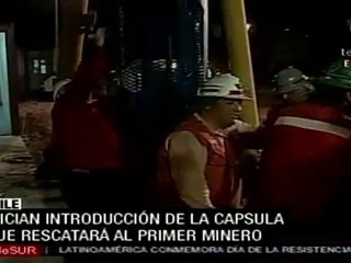 Inician introducción de la cápsula que rescatará al primer minero