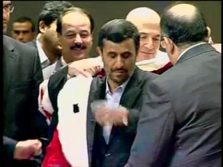 Liban: Ahmadinejad reçoit un doctorat en Sciences politiques