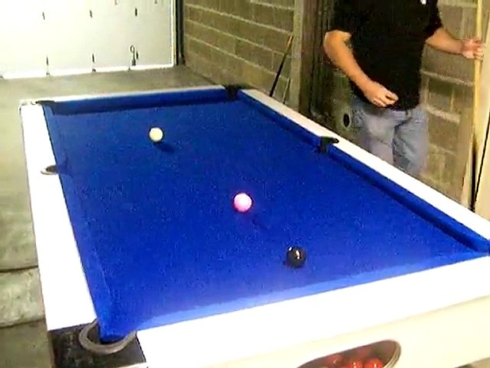 Vidage des billes de couleur au snooker sur un billard CFBL