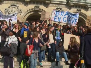 Retraites: des milliers de lycéens dans la rue