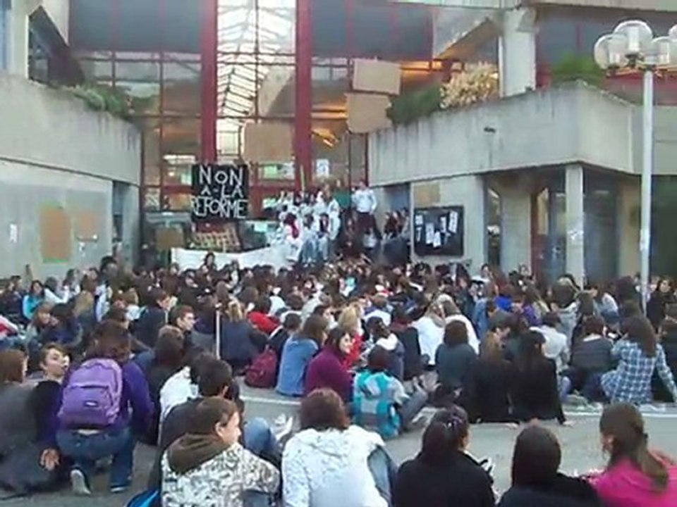 Blocus du Lycée Xavier Mallet au Teil (Ardèche)