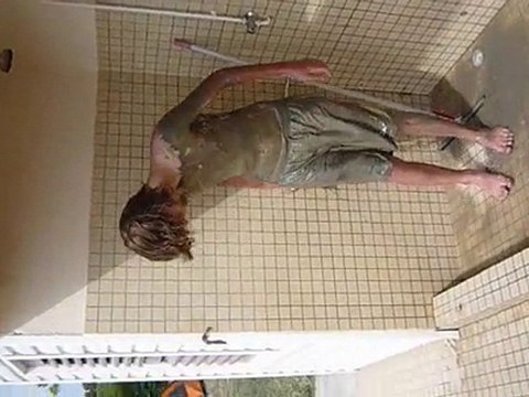 Bain de boue à la mer ,puis on se rince sous la douche !