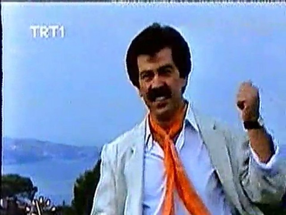 Cumhur "Sen Aslı'dan da Güzelsin"bestesini soyluyor