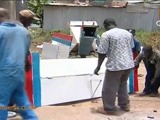 Aereo fai da te costruito con materiale di recupero