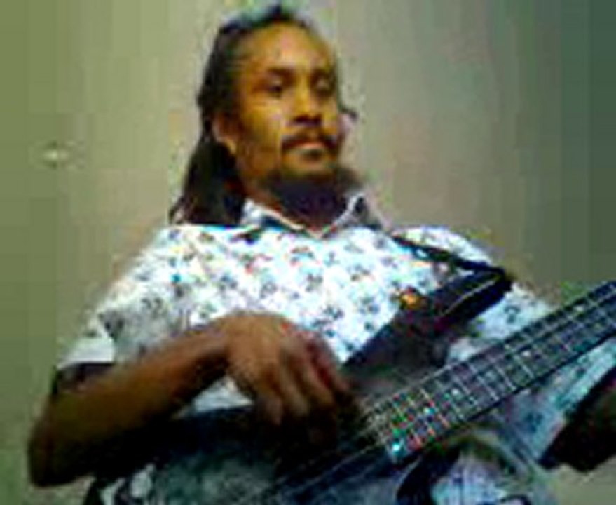 Ras'Métys play Bass at home 2