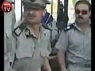 Kızlara tekme tokat dayak