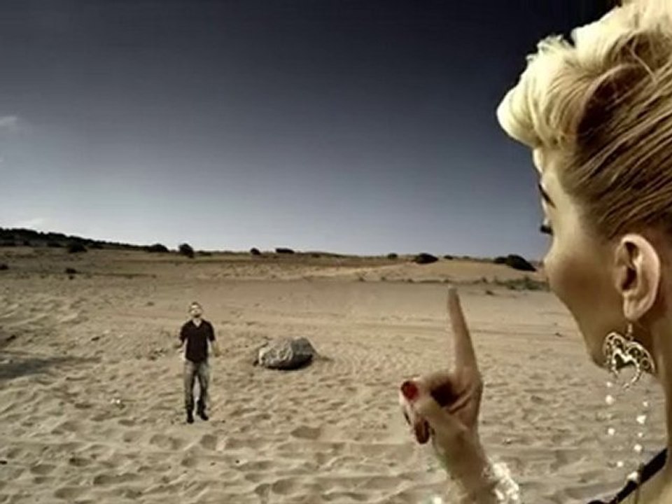 Hande Yener - Uzaylı