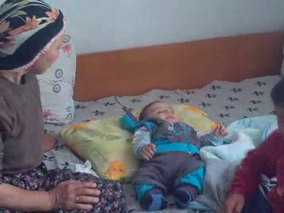 Enes Çağlar'ı Babaannesi Seviyor  09,10,2010