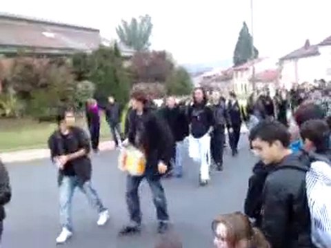 Manif des lycéens de carmaux le 15 octobre 2010 partie 2