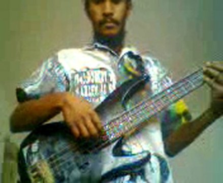 Ras'Métys play Bass on Major Lazer