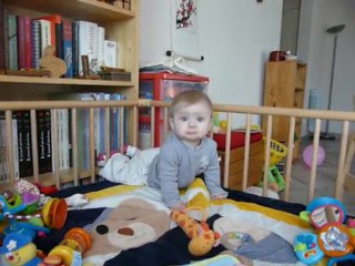 Gaëlle lève les fesses