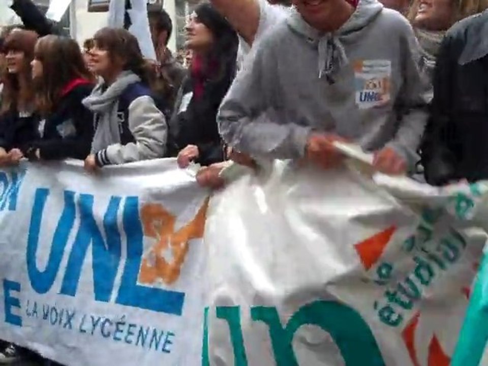 Slogans de lycéens dans la manifestation parisienne