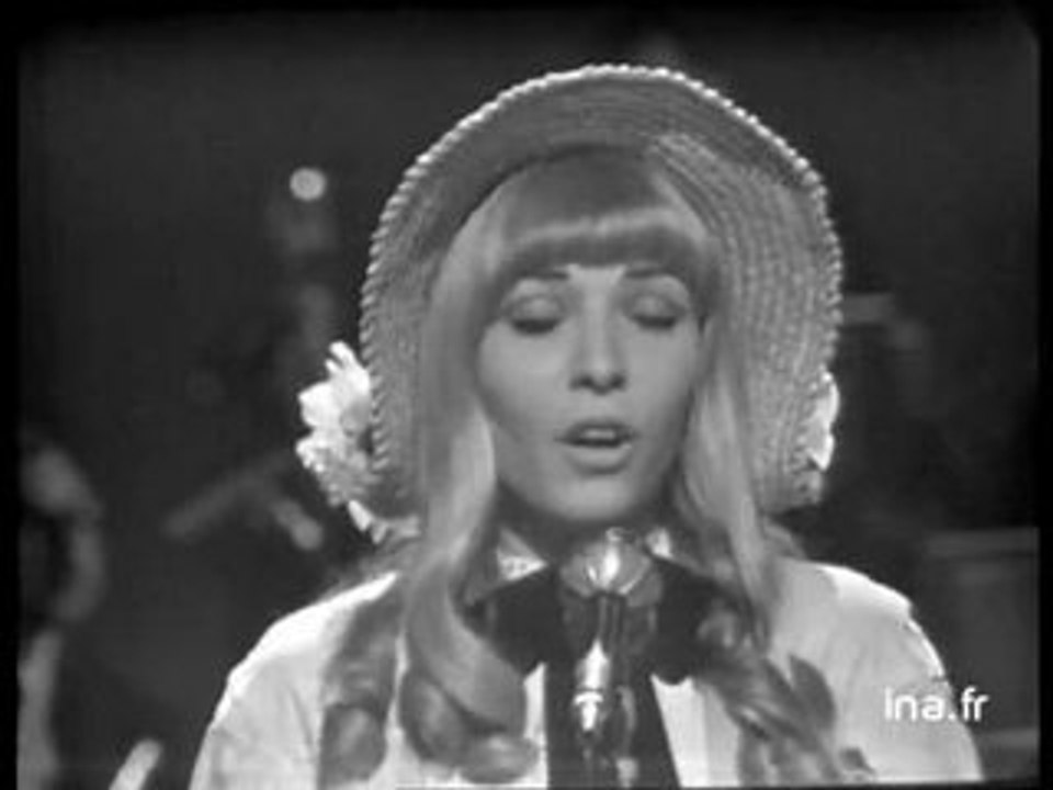 Annie Philippe chante "En rêvant à Noël"