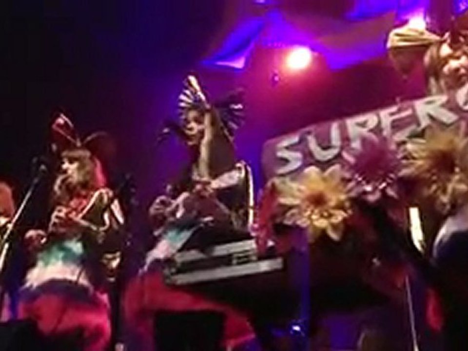 Supercute ( 1ère partie de Kate Nash )