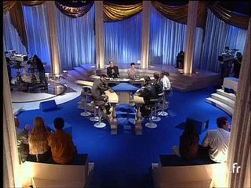 Benoît Delépine et Jules-Edouard Moustic à propos de leur guide "Groland"