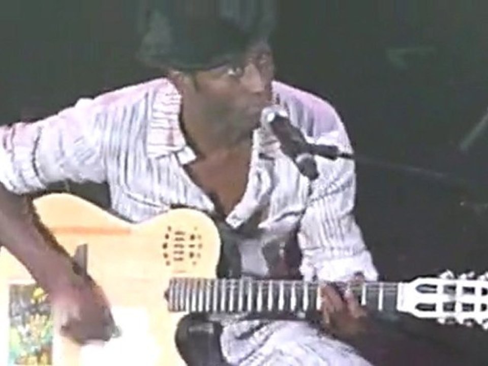 KEZIAH JONES - CURIOUS KINDA SUBCONSCIOUS - LIVE @ GRAND REX