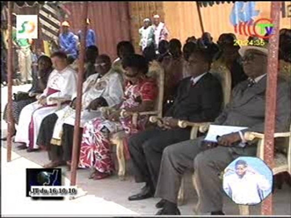 Bénédiction des cloches qui formeront le clocher