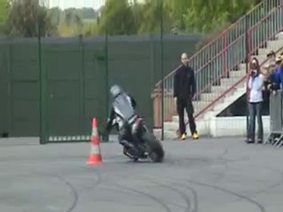 MAGNY COURS 14 MAI 2010 SHOW STUNT