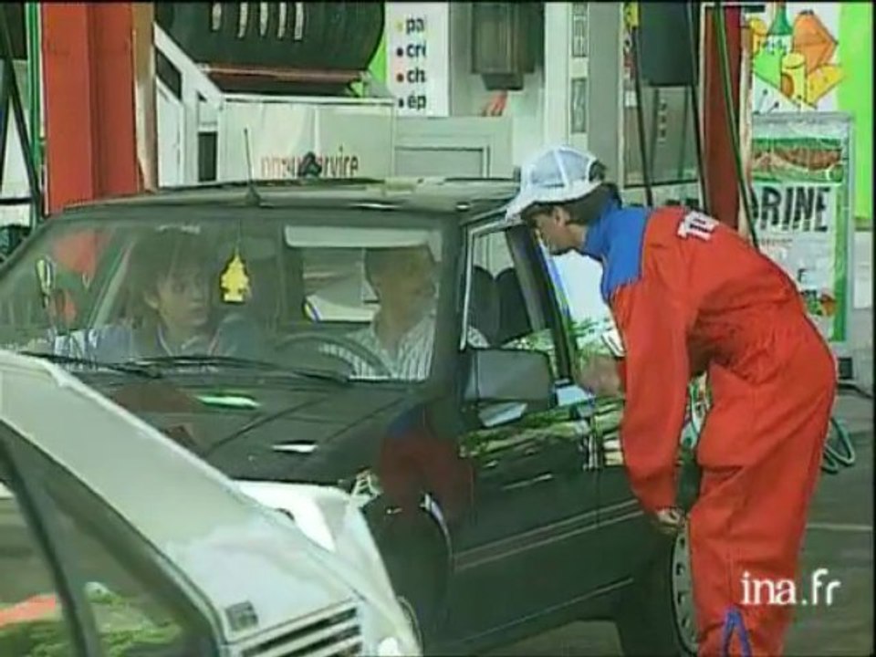 Ze Baffie show : Le pompiste - Archive vidéo Ina (Laurent Baffie)
