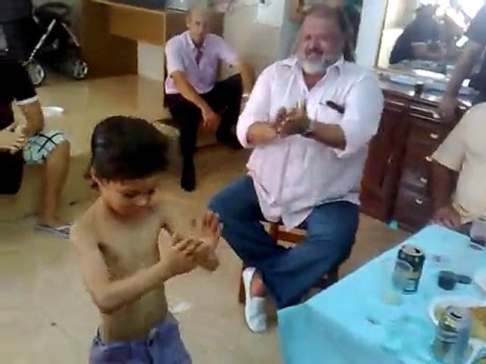 PARRITA CANTANDO A SU HIJO JOSE ENRIKE (BAILANDO)