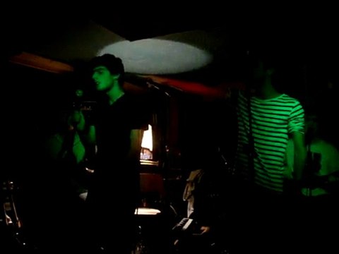 In a relationship - Womanizer (Reprise Britney Spears)