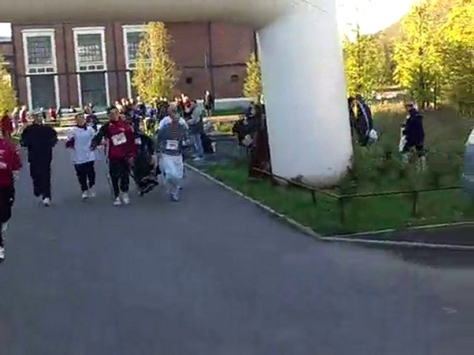 Arrivée 5km : la Joelette et le CAMO (video 17/23)