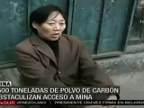 Familiares esperan noticias de 11 trabajadores chinos atrapados en mina de carbón