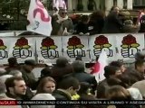 Estudiantes se suman a protestas en Francia, donde preocupa escasez de combustibles
