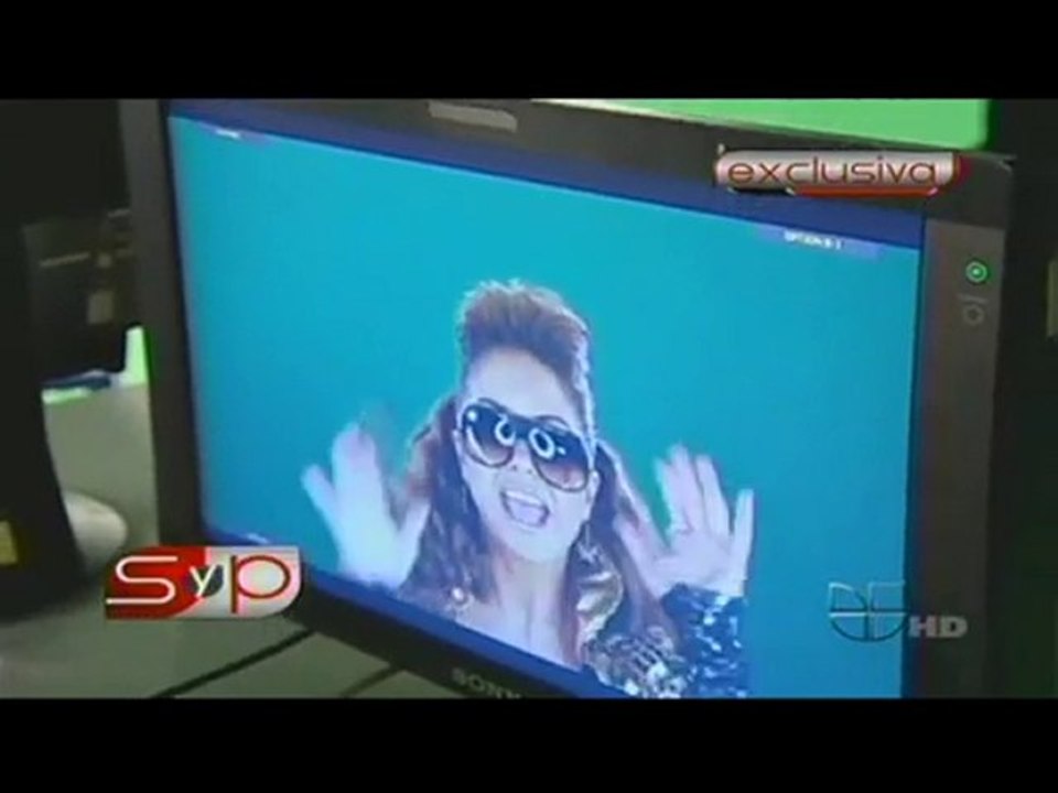 Lucero en Detras de Cameras de Indispensable en Sal y Pimien