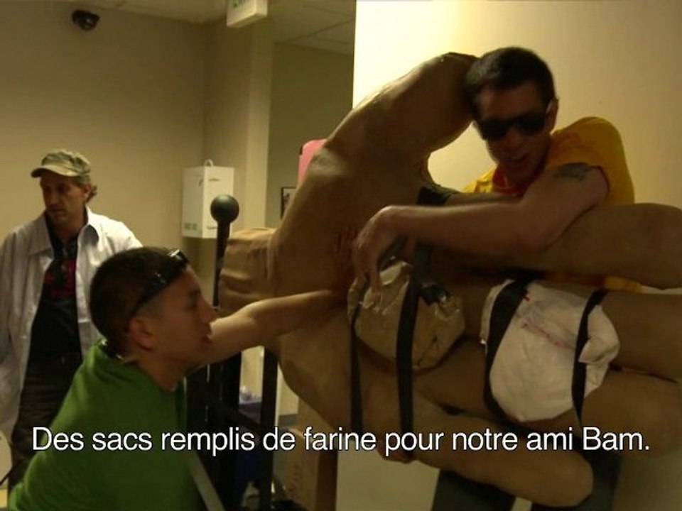 Jackass 3D : extrait 1 "la baffe géante"