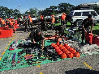 Typhoon Megi whips northern Philippines