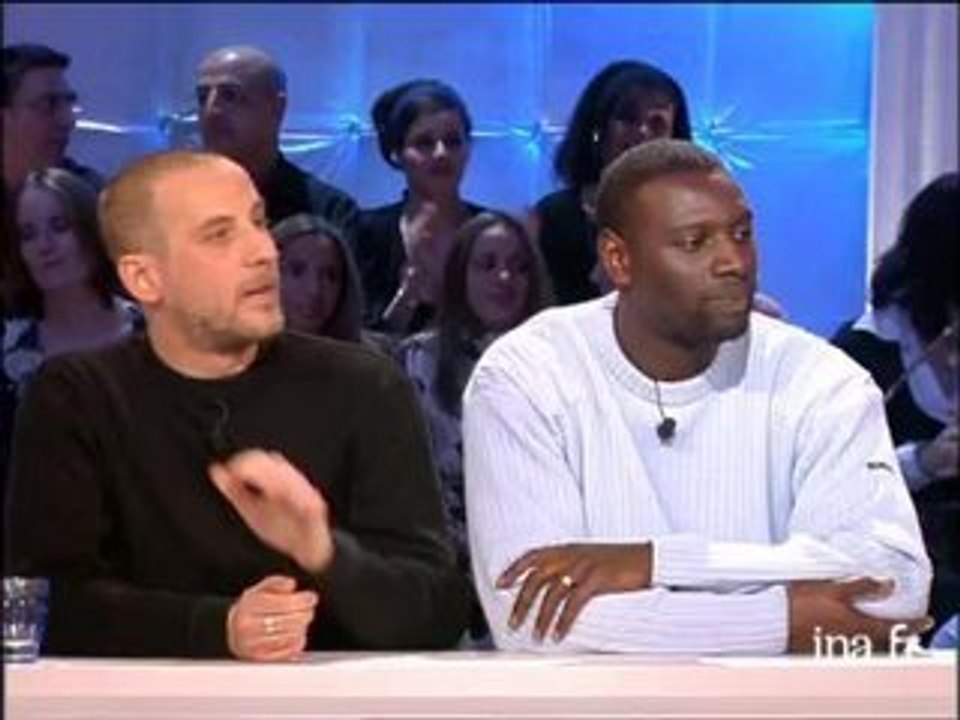 Omar Sy chante "Tellement je t'aime" - Archive INA