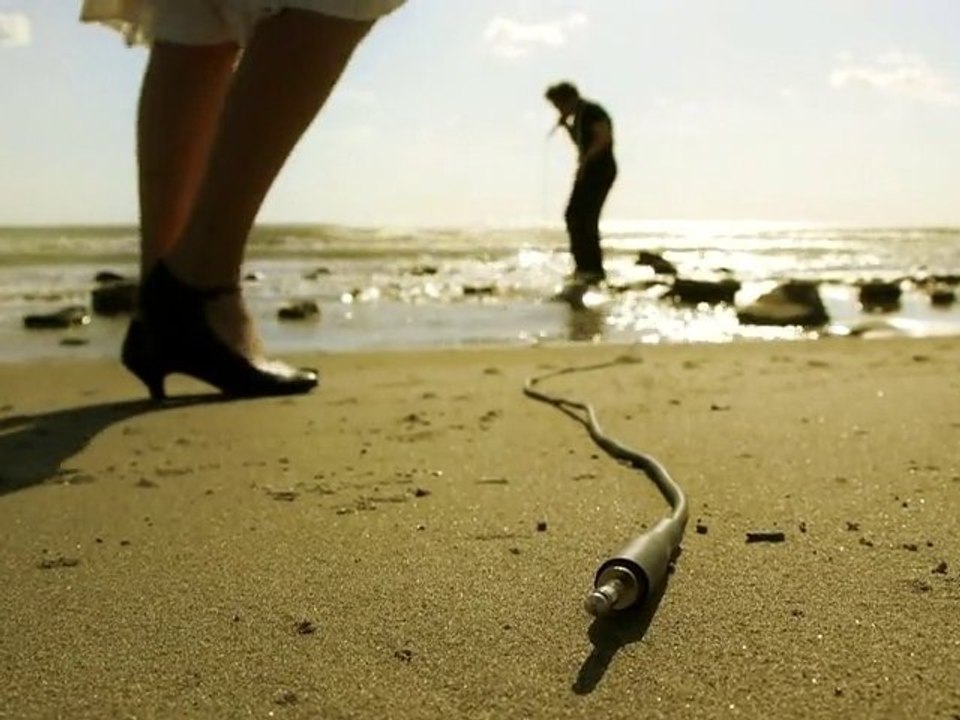 Miss White & the Drunken Piano - So Is The Sea (clip officiel)