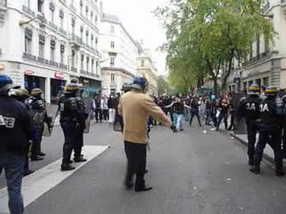 Lyon 18/10/10 : Interpellation en marge de la manifestation