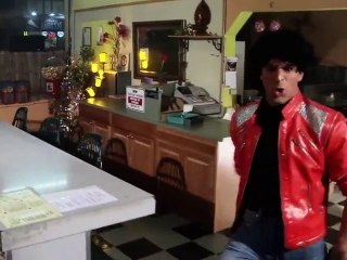 TWEET IT - iPads vs iPhones (MJ "Beat It" spoof)