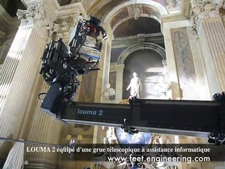 LOUMA 2 équipé d'une grue télescopique