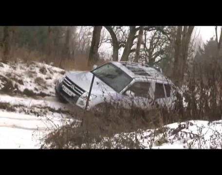 Mitsubishi Pajero 3 portes 3.2 DI-D sous la neige