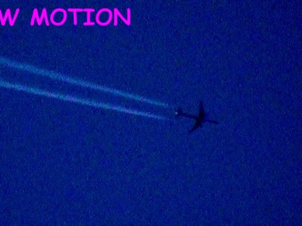 pL - UFO in chemtrails 13.08.2010 20H56